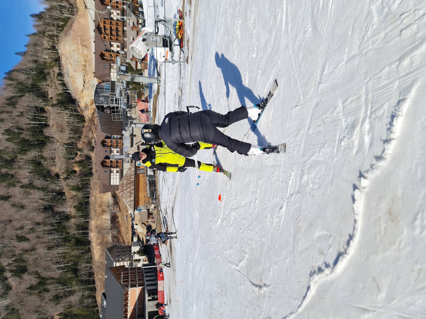 Instruktor i polaznik ski škole na stazi iznad Kolašina 1600
