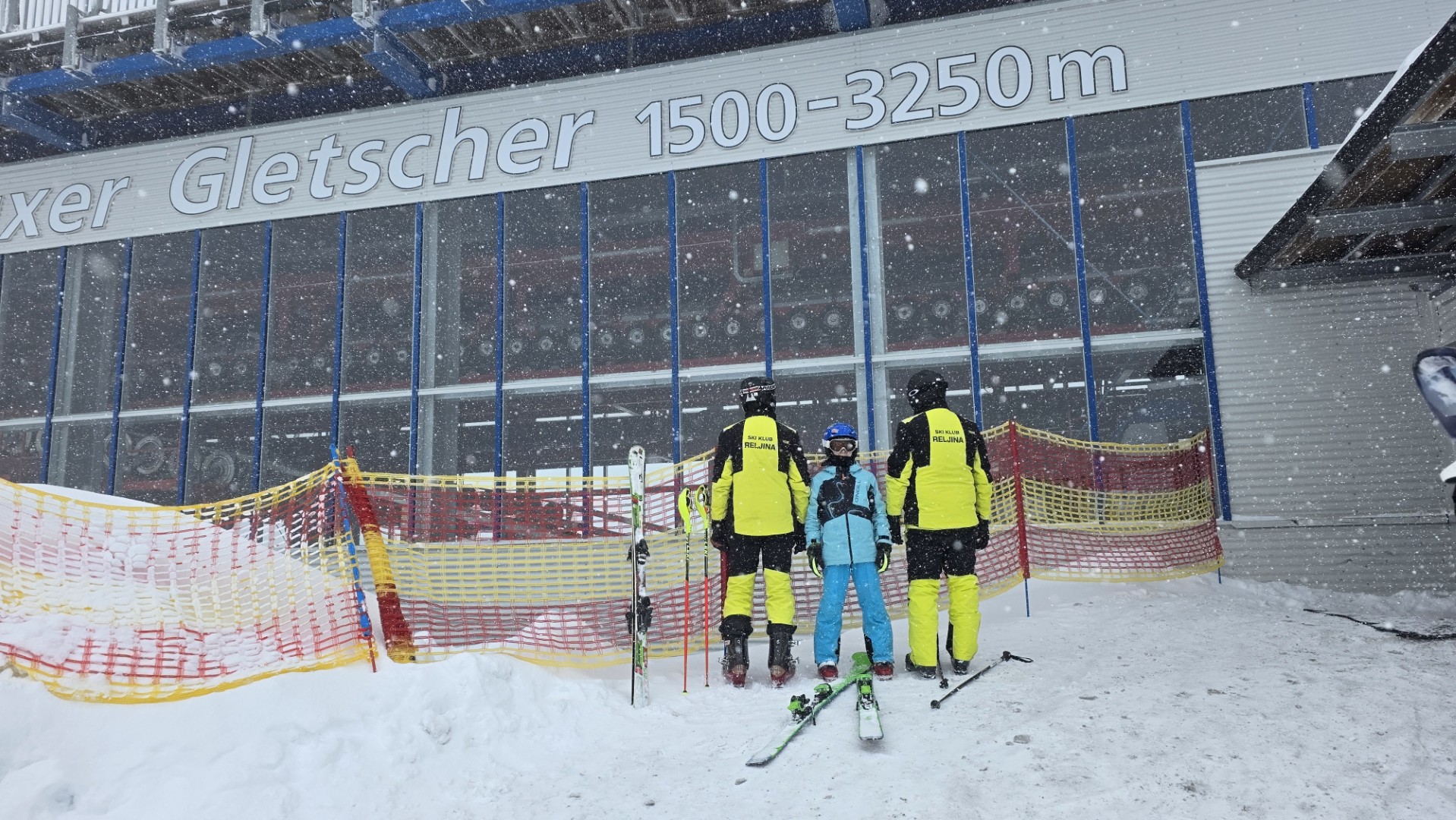 Polaznici ski škole Reljina ispod table Hintertux glečera, 1500-3250 m