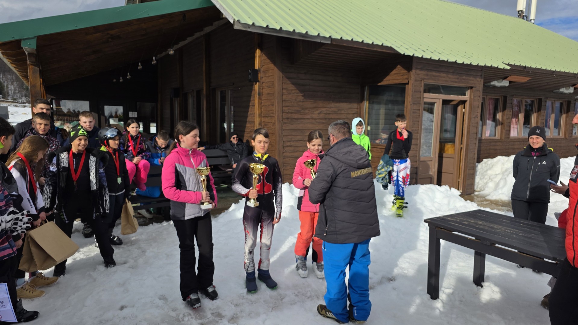 Dodjela medalja mladim skijašima Ski kluba Reljina